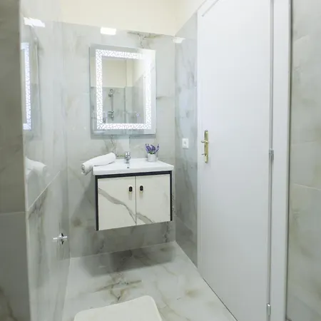 Ingrit Gjoni Apartamento Golem (Tirana)